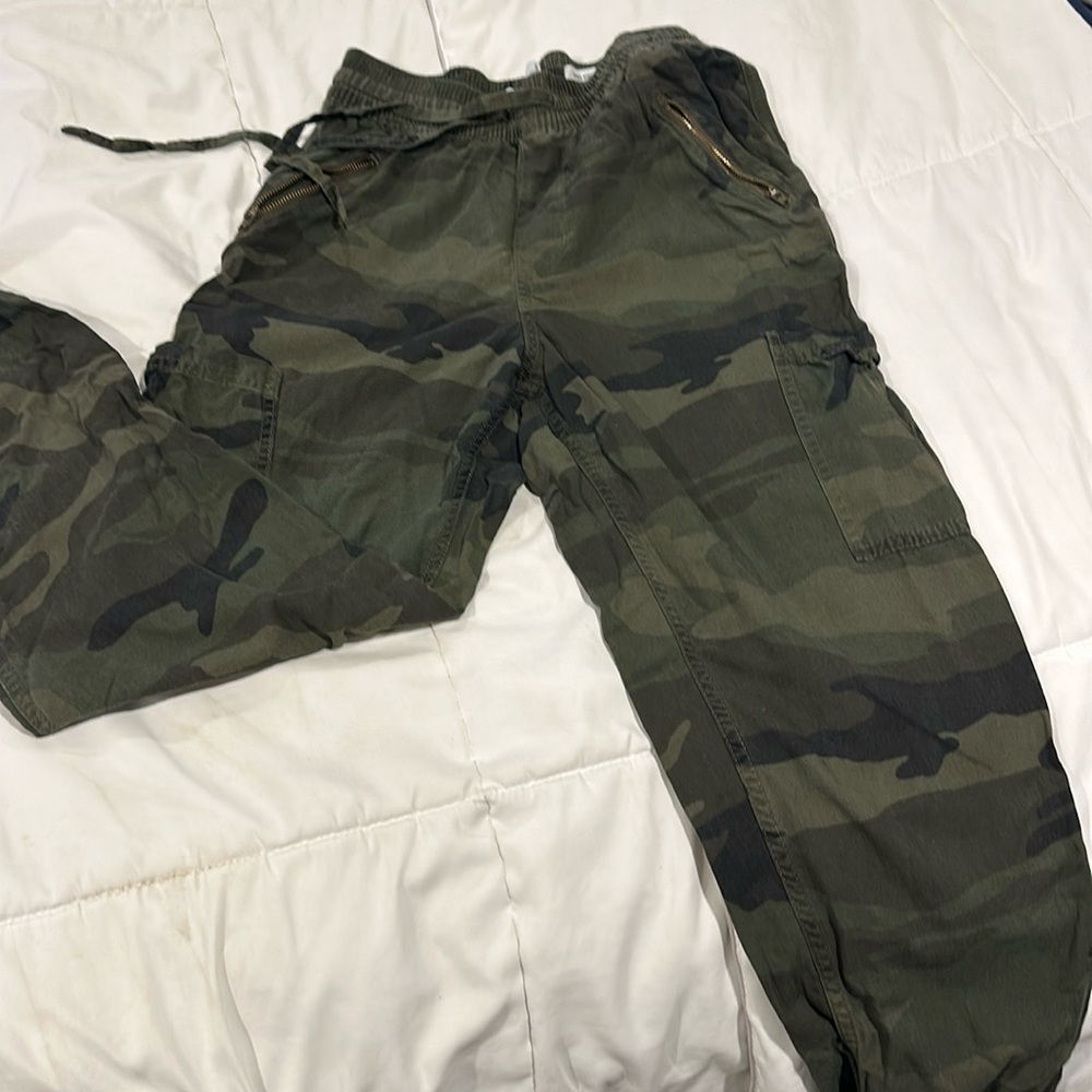 Hollister cammo cargo pants